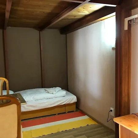 Harom Tarka Macska Konukevi 3*