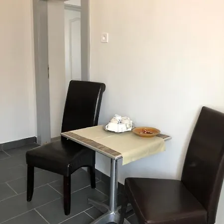 Harom Tarka Macska Konukevi