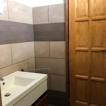 Harom Tarka Macska Konukevi