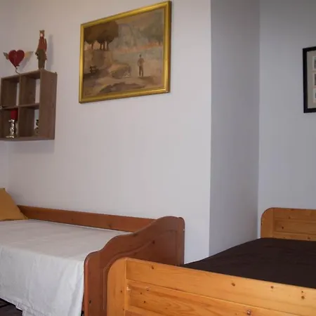 Harom Tarka Macska Konukevi 3*