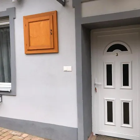 Harom Tarka Macska Konukevi 3*