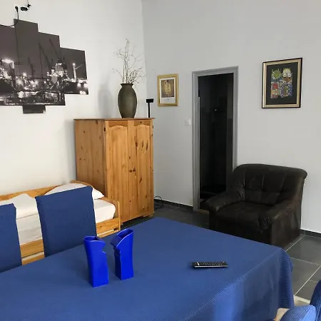 Konukevi Harom Tarka Macska Sárospatak