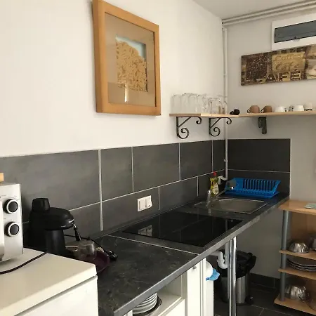 Konukevi Harom Tarka Macska