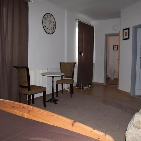 Konukevi Harom Tarka Macska Sárospatak