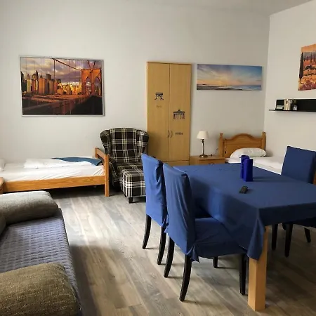 Harom Tarka Macska 3*